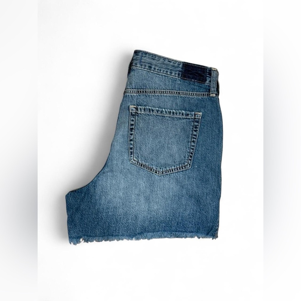 NWT Hollister Ultra High-Rise Vintage Relaxed Ripped Denim Shorts SZ 31 - Picture 5 of 7